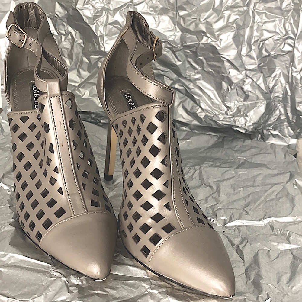 Sexy gray booties or heels in a size 8